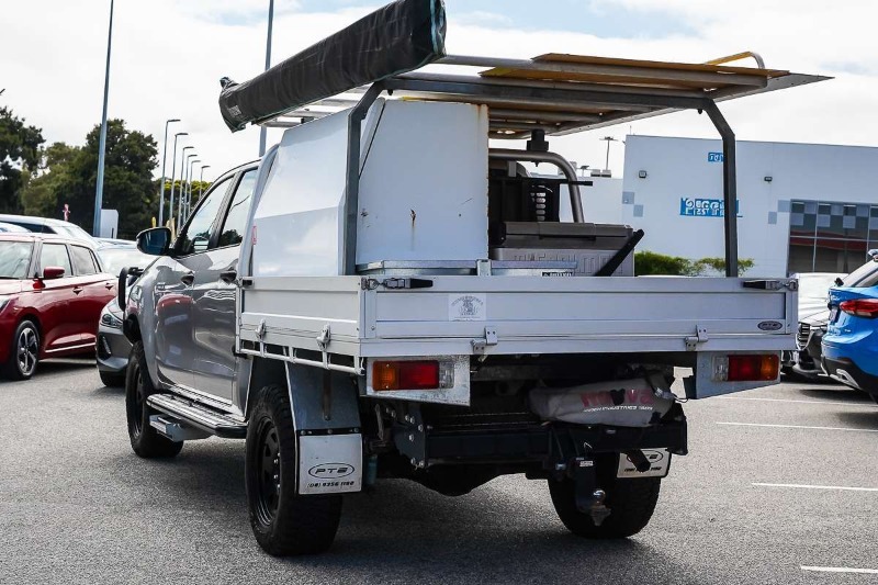 
								2018 Toyota Hilux SR GUN126R 4X4 full									