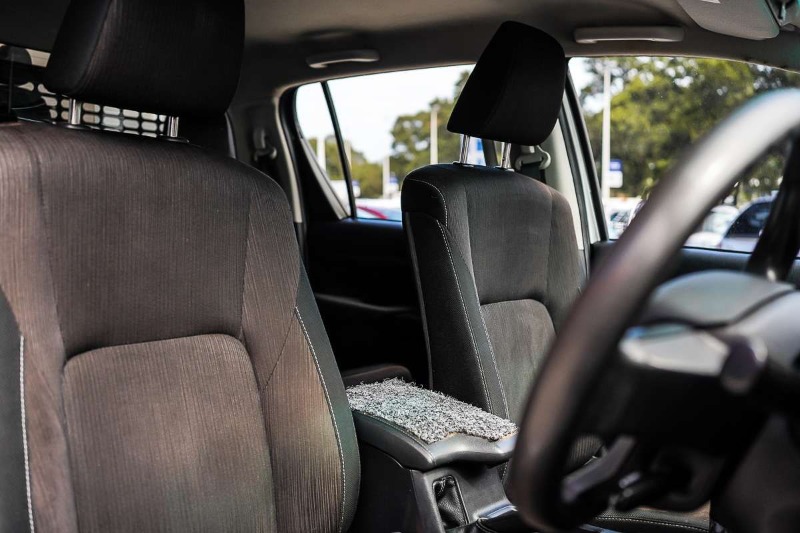 
								2018 Toyota Hilux SR GUN126R 4X4 full									