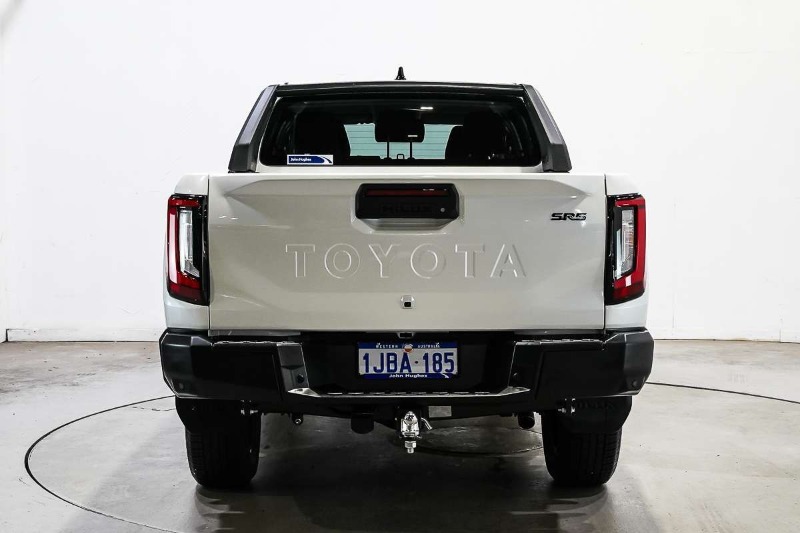 
								2026 Toyota Hilux SR5 GUN226R 4X4 full									