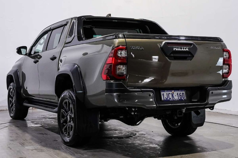 
								2024 Toyota Hilux Rogue 48V GUN126R 4X4 full									