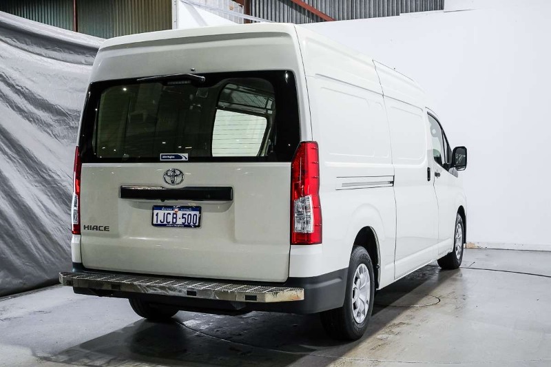 
								2022 Toyota Hiace GDH320R ELWB High Roof full									