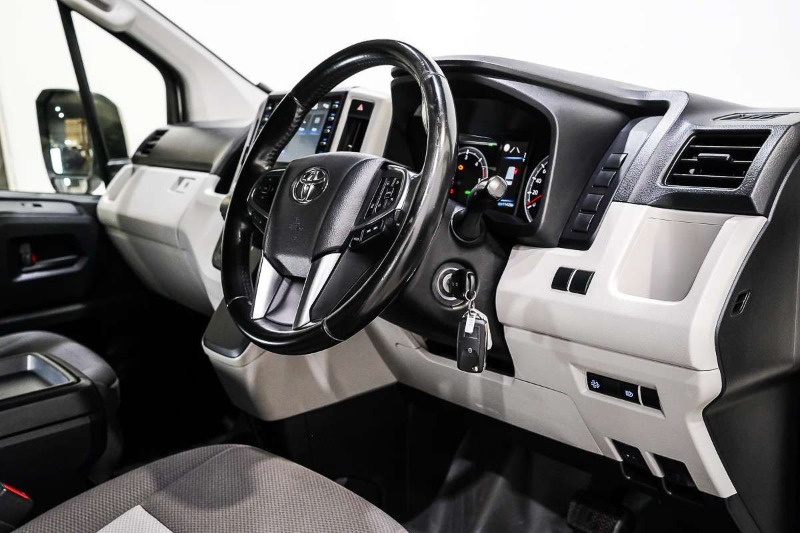 
								2022 Toyota Hiace GDH320R ELWB High Roof full									