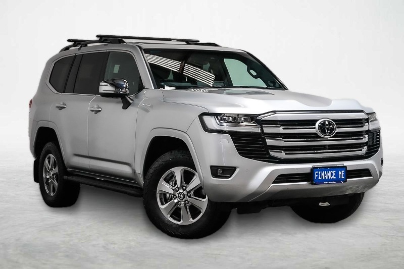
								2024 Toyota Landcruiser Sahara FJA300R full									