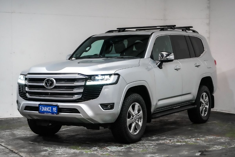 
								2024 Toyota Landcruiser Sahara FJA300R full									