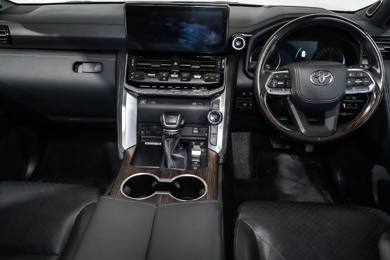 
								2024 Toyota Landcruiser Sahara FJA300R full									