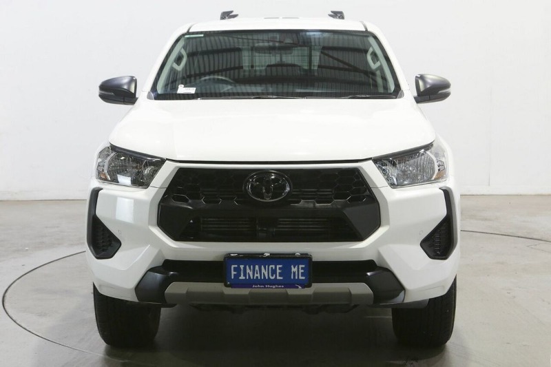 
								2025 Toyota Hilux SR GUN126R 4X4 full									