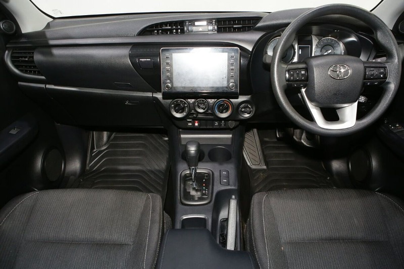 
								2025 Toyota Hilux SR GUN126R 4X4 full									
