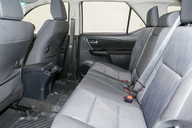 
								2021 Toyota Fortuner GX GUN156R full									