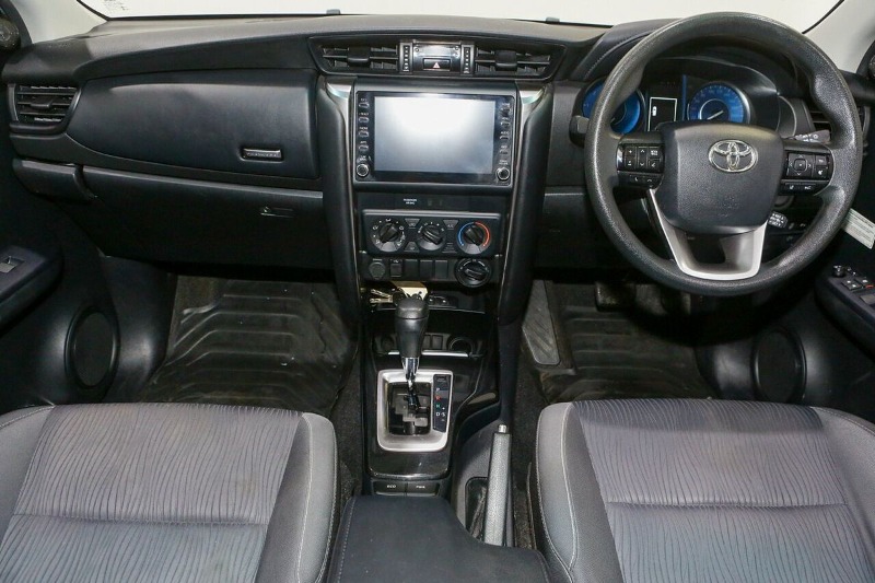 
								2021 Toyota Fortuner GX GUN156R full									