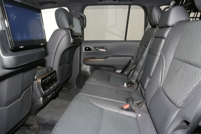 
								2022 Toyota Landcruiser Sahara FJA300R full									