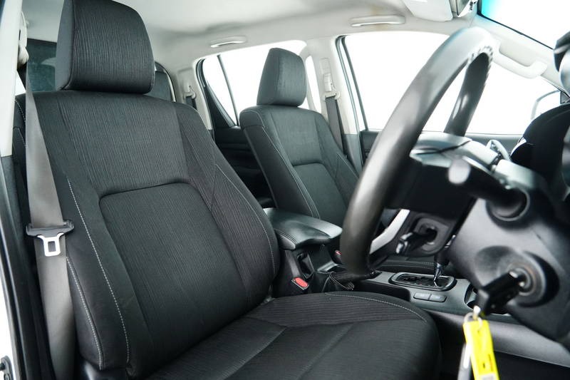 
								2016 Toyota Hilux SR Auto 4×4 Double Cab full									
