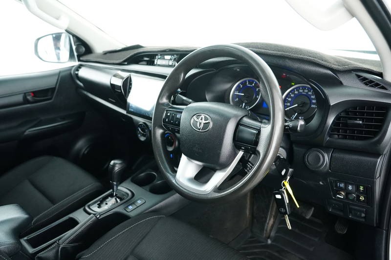 
								2016 Toyota Hilux SR Auto 4×4 Double Cab full									