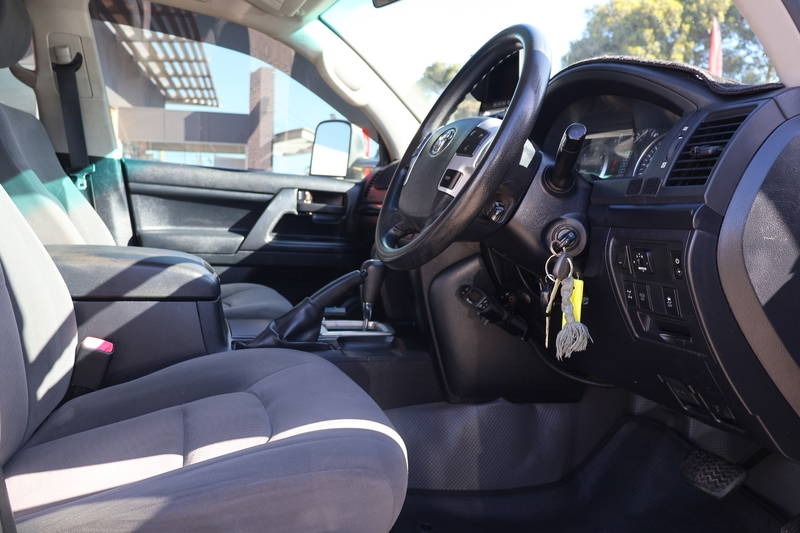 
								2014 Toyota Landcruiser GX Sports Automatic full									
