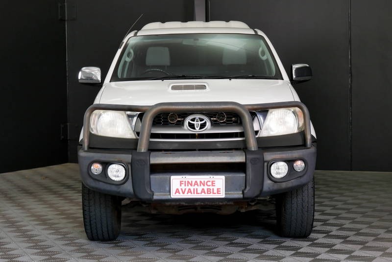 
								2011 Toyota Hilux SR5 Manual full									
