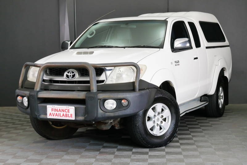 
								2011 Toyota Hilux SR5 Manual full									