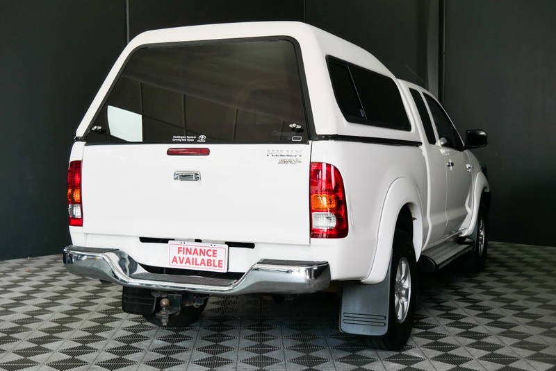 
								2011 Toyota Hilux SR5 Manual full									