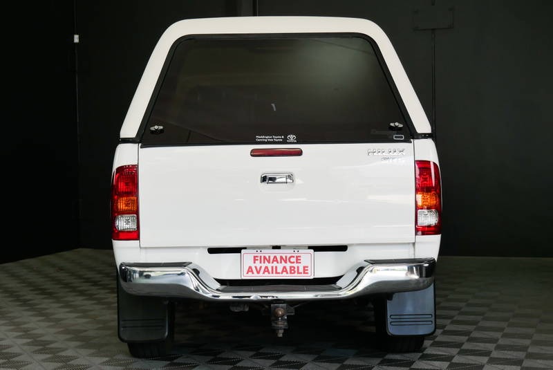 
								2011 Toyota Hilux SR5 Manual full									