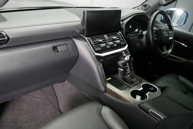 
								2023 Toyota Landcruiser Sahara Auto 4×4 full									