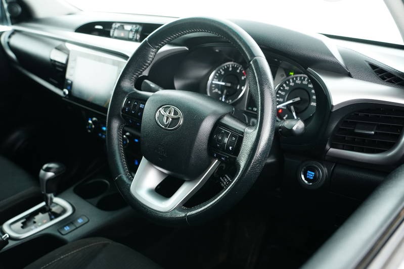 
								2020 Toyota Hilux SR5 Auto 4×4 Double Cab full									
