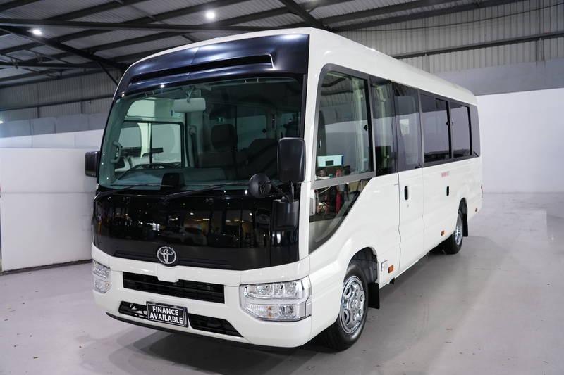 
								2025 Toyota Coaster 2.8L Diesel 6AT Deluxe Deluxe Automatic full									