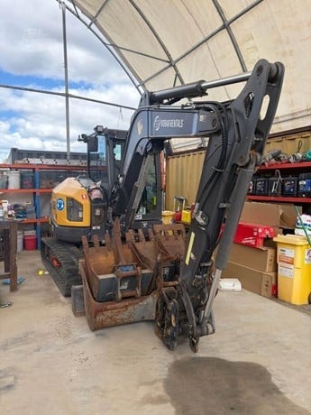 2022 VOLVO ECR58F