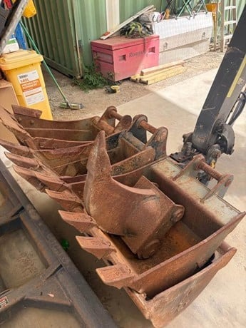 
								2022 VOLVO ECR58F full									