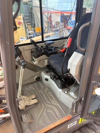 
								2022 VOLVO ECR58F full									