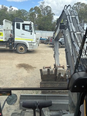 
								2023 VOLVO ECR88D full									