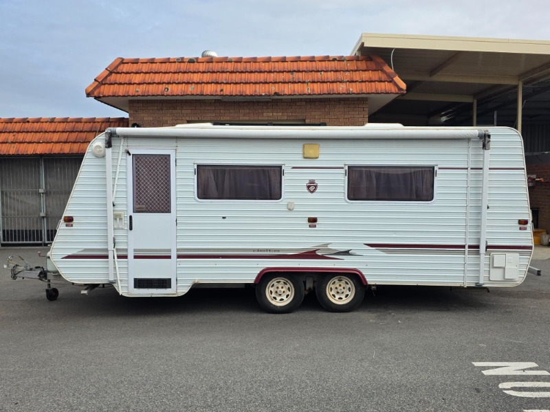 
								2003 PARAMOUNT DELTA TOURING CARAVAN full									