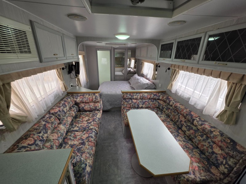 
								2003 PARAMOUNT DELTA TOURING CARAVAN full									