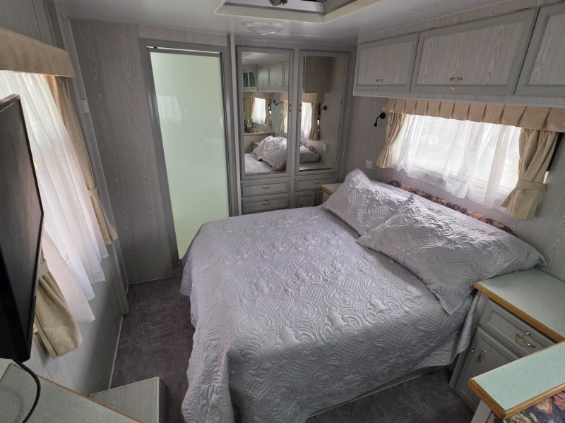
								2003 PARAMOUNT DELTA TOURING CARAVAN full									