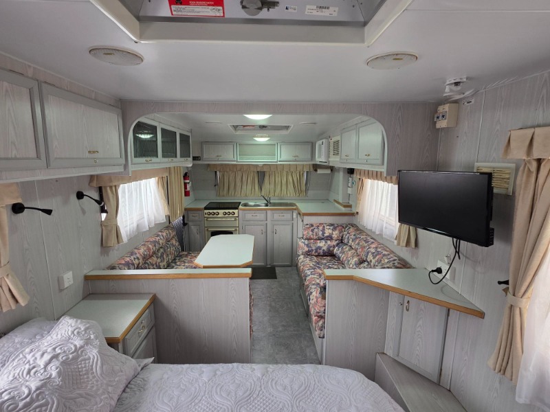 
								2003 PARAMOUNT DELTA TOURING CARAVAN full									