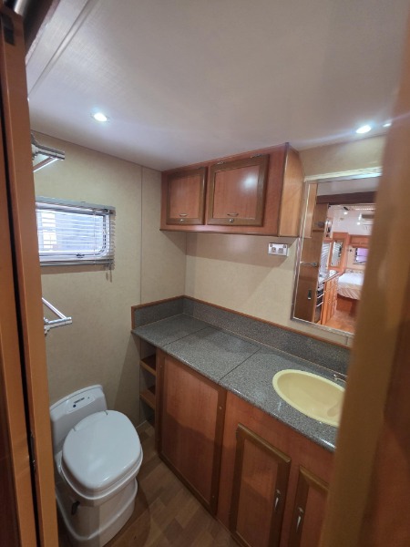
								2010 OLYMPIC SEAVIEW 655 SS SEMI OFF-ROAD CARAVAN full									