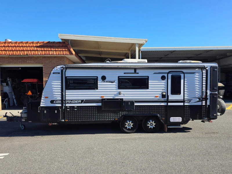 
								2018 PARAMOUNT COMMANDER 206 SINGLE BEDS SEMI OFF-ROAD CARAVAN full									