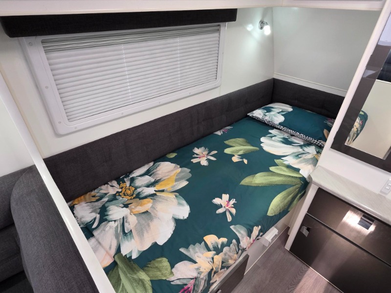 
								2018 PARAMOUNT COMMANDER 206 SINGLE BEDS SEMI OFF-ROAD CARAVAN full									