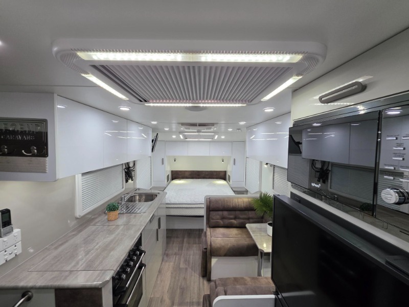 
								2021 LEGEND TRACKLINE 18’6 FT OFF-ROAD CARAVAN WITH EXTERNAL KITCHEN full									