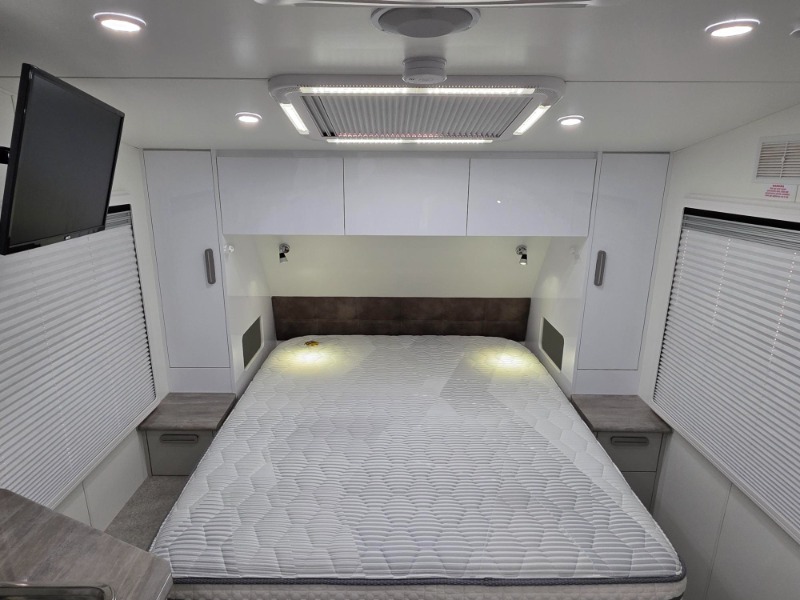 
								2021 LEGEND TRACKLINE 18’6 FT OFF-ROAD CARAVAN WITH EXTERNAL KITCHEN full									