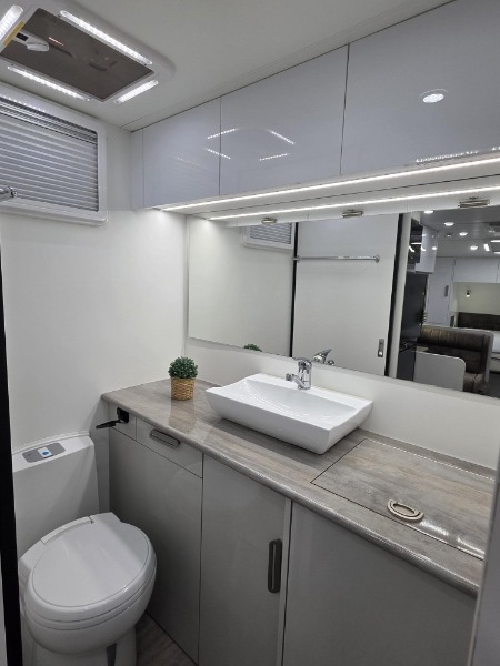 
								2021 LEGEND TRACKLINE 18’6 FT OFF-ROAD CARAVAN WITH EXTERNAL KITCHEN full									