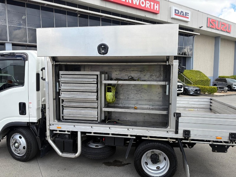 
								Isuzu N Series NLR 45-150 Traypack (2022) full									