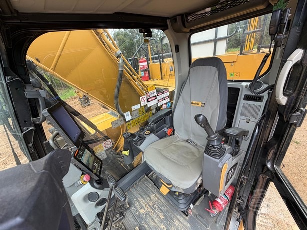 
								2020 CATERPILLAR 320 full									