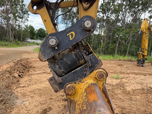 
								2020 CATERPILLAR 320 full									