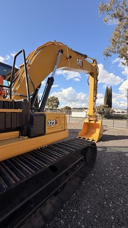 
								2026 CATERPILLAR 323 full									