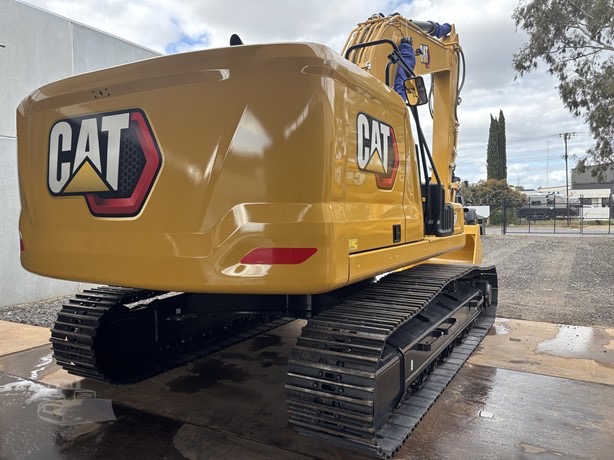 
								2026 CATERPILLAR 330 full									
