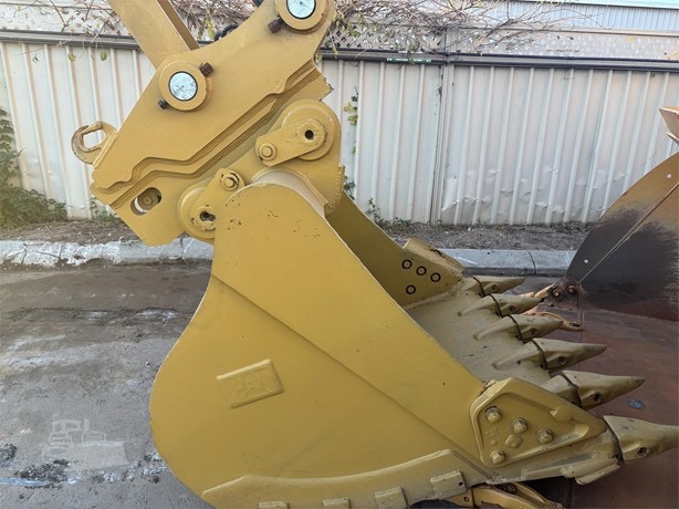 
								2020 CATERPILLAR 330 full									