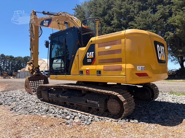 
								2018 CATERPILLAR 323 full									