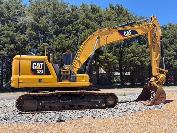
								2018 CATERPILLAR 323 full									