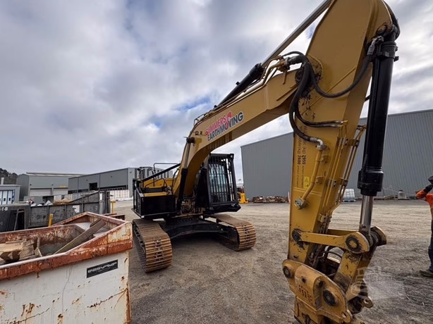 
								2020 CATERPILLAR 326 full									