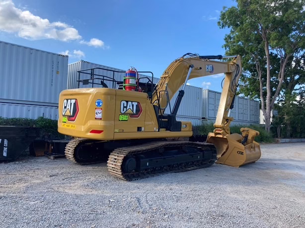 
								2023 CATERPILLAR 330GC full									