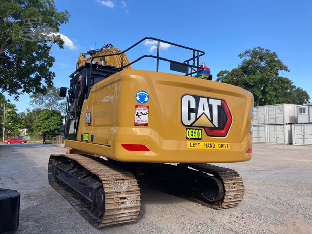 
								2023 CATERPILLAR 330GC full									