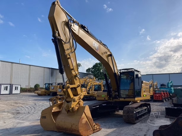 
								2023 CATERPILLAR 330GC full									